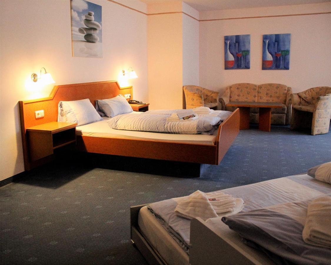 Waldhotel Feldbachtal Neuhaus am Rennweg Dış mekan fotoğraf